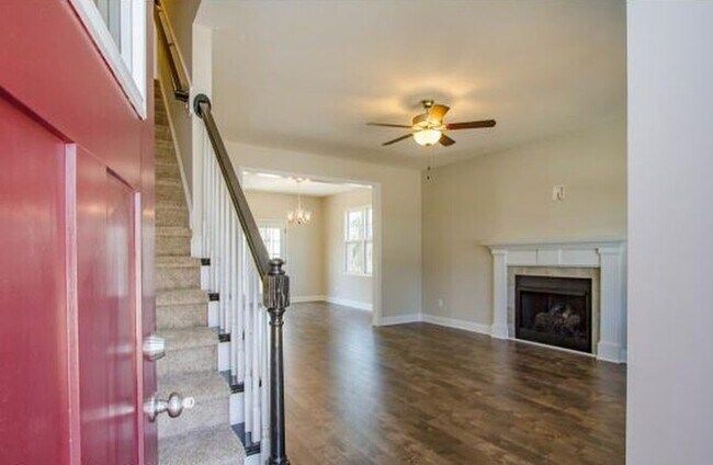 Foto del edificio - 425 Sedgemoor Rd