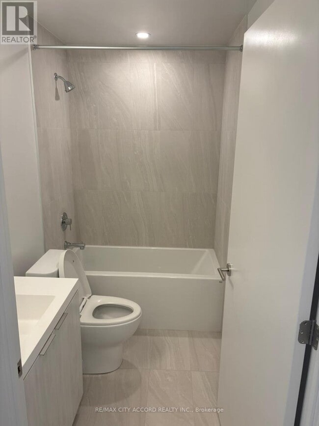 Photo du bâtiment - 5858 Yonge St