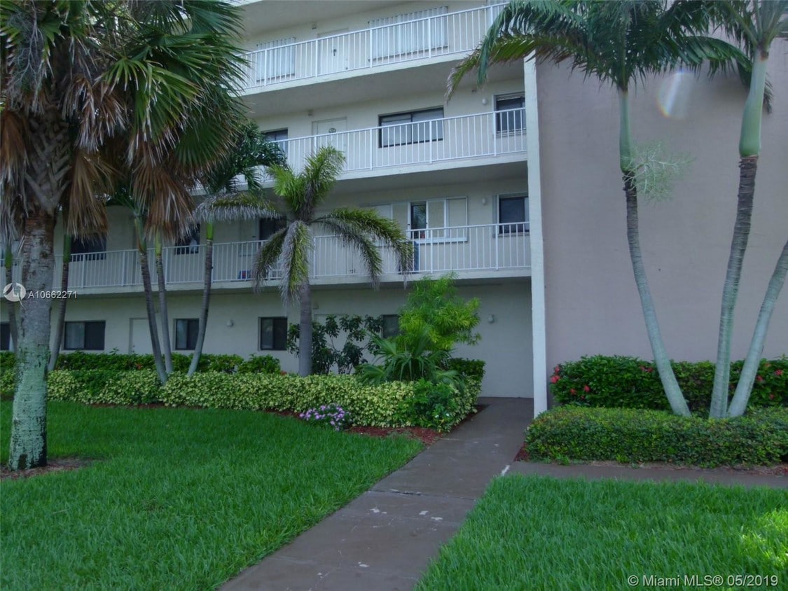 Primary Photo - 10102 S Ocean Dr