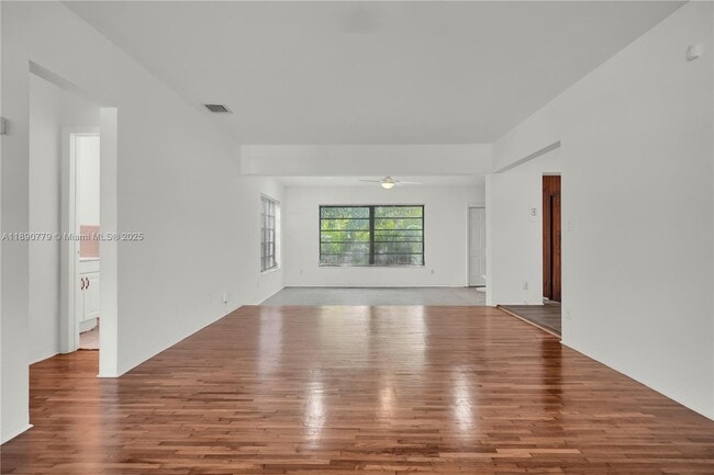 Building Photo - 132 NW 40th St