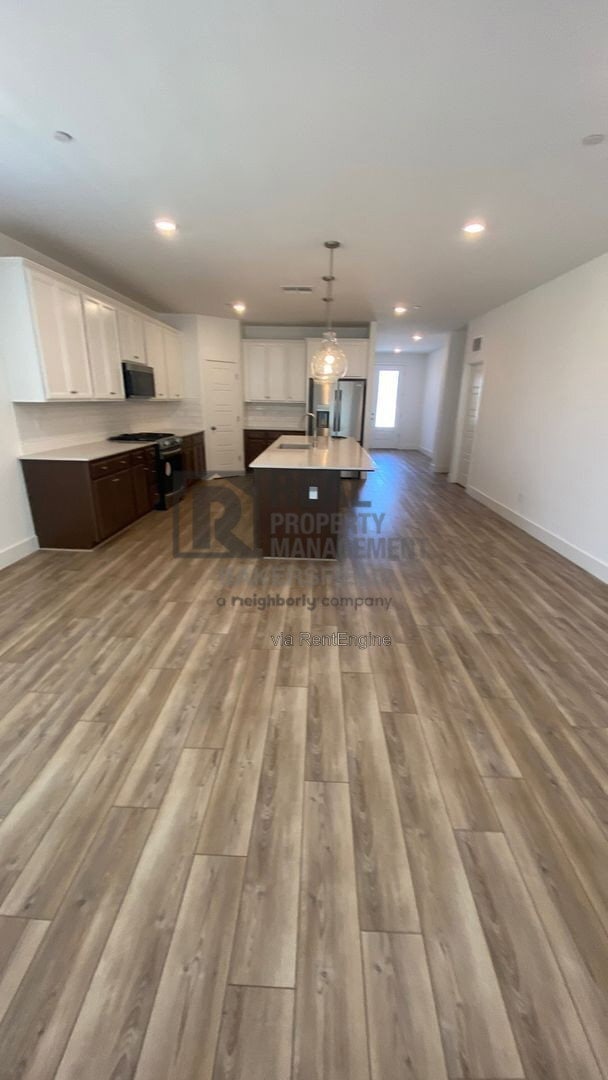 Building Photo - 6617 Shaver Dr