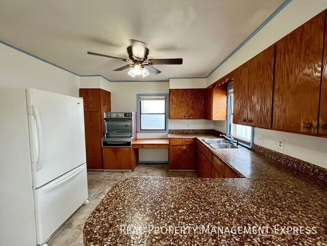 Foto del edificio - 3 Bed 1.5 Bath Near Downtown Sioux Falls