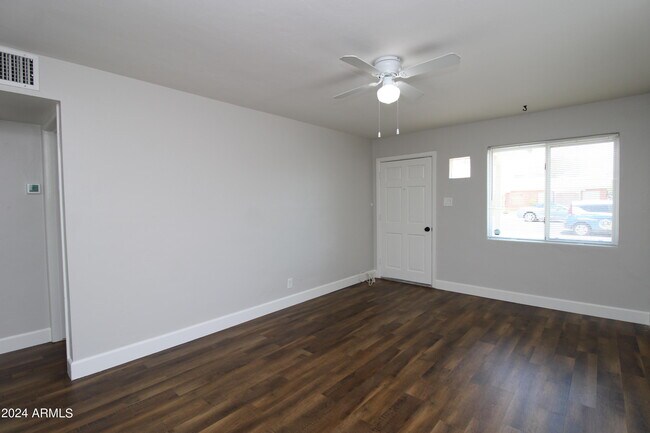 Building Photo - 2236 N 28th Pl