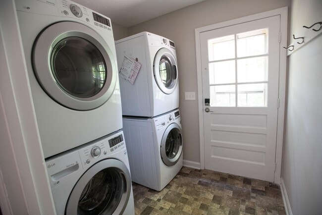 Building Photo - 9100 Nash Ave