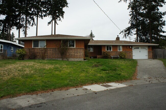 Foto del edificio - 952 NE Netlam Ln