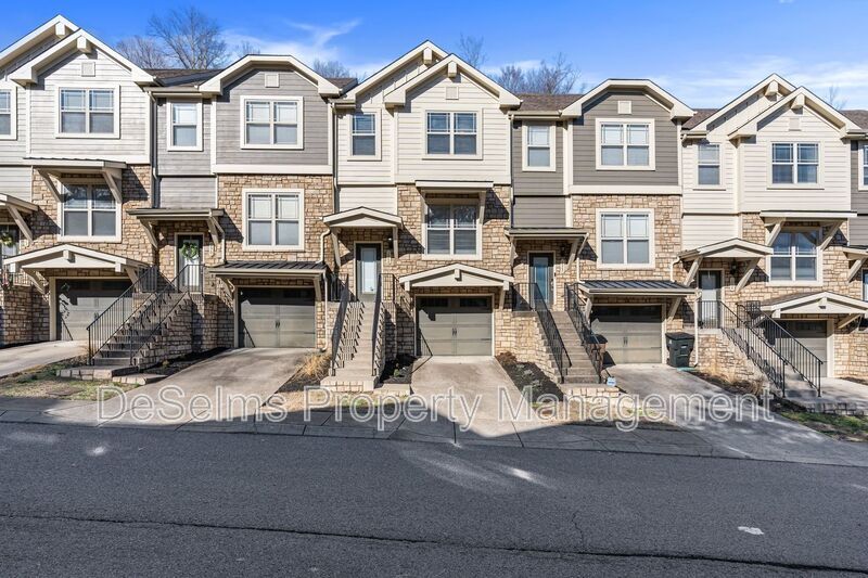Foto principal - 1068 Woodbury Falls Dr