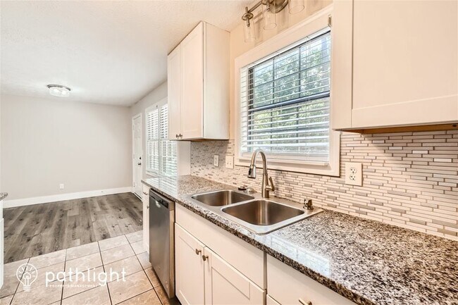 Foto del edificio - 5700 Tracy Drive SE