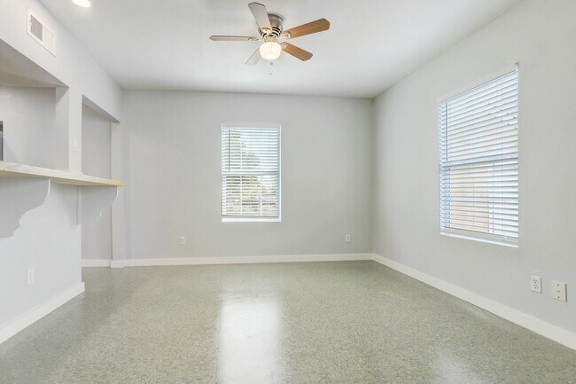 Foto del edificio - 3345 Reeves St