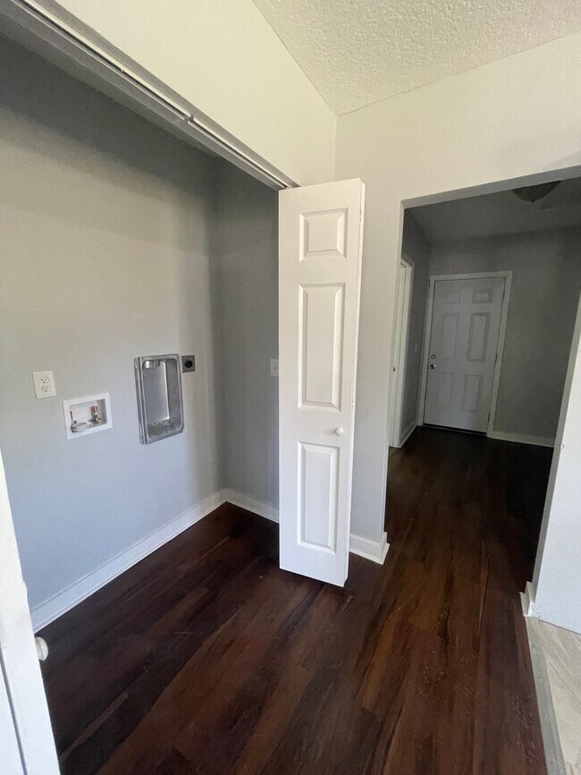 Foto del edificio - ** Move in Ready** 3/2 Single Family Home in College Park