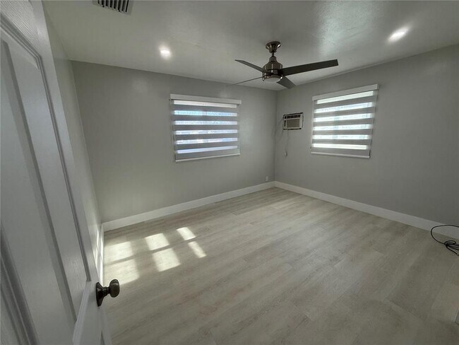 Foto del edificio - 6218 Rodman St