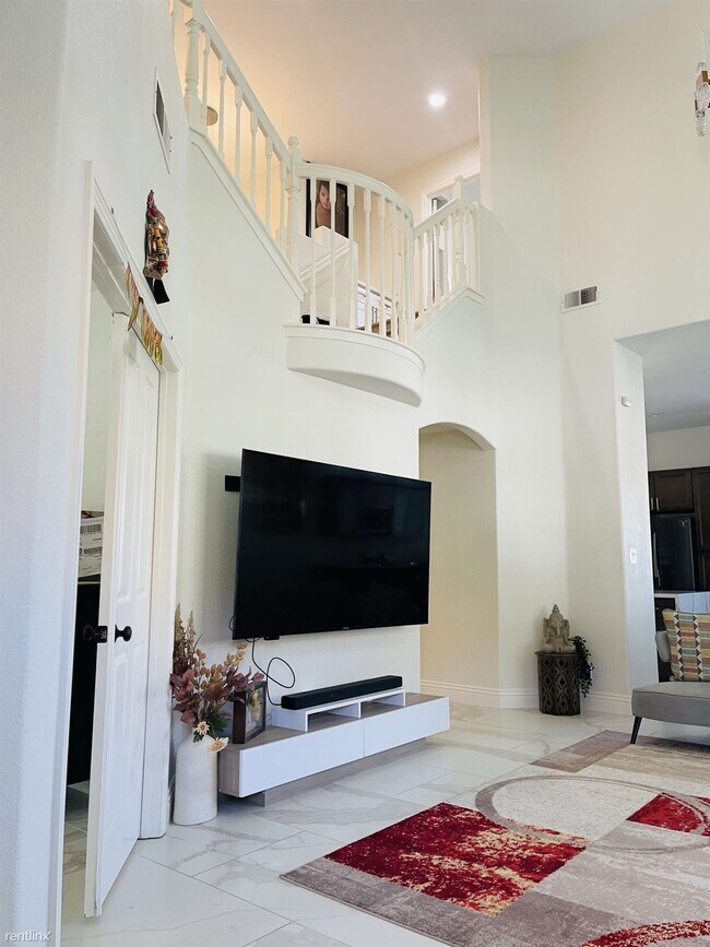 Building Photo - 5 br, 2.5 bath House - 4496 Sycamore Ridge...