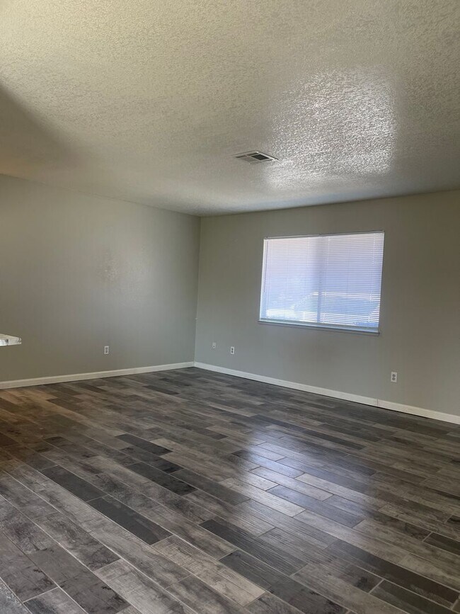 Building Photo - 2556 Sabre Ct