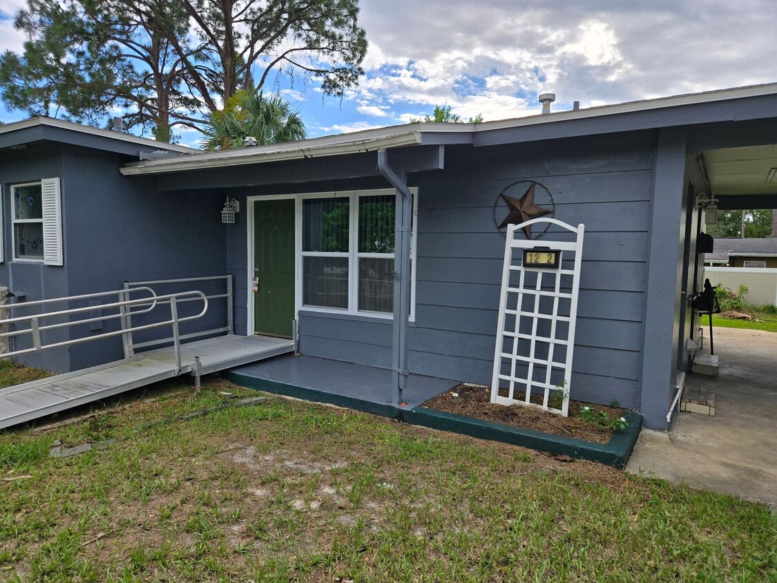 Primary Photo - Cute Home near shopping