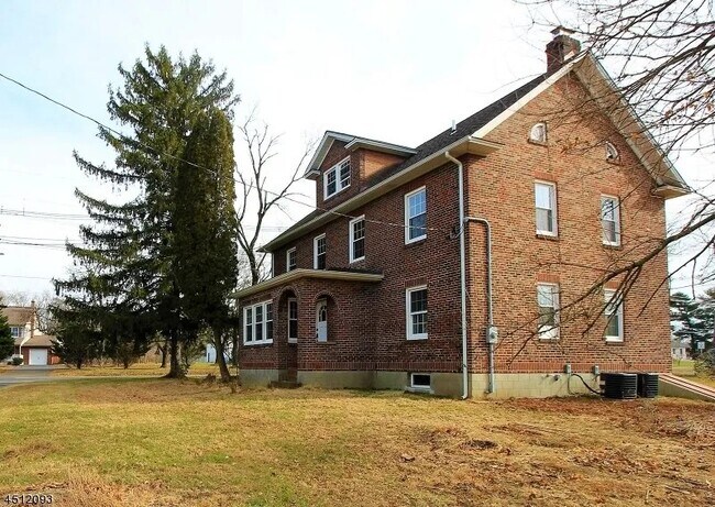 Foto del edificio - 227 Sunnymeade Rd