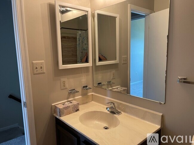 Building Photo - 9 Newland Ct