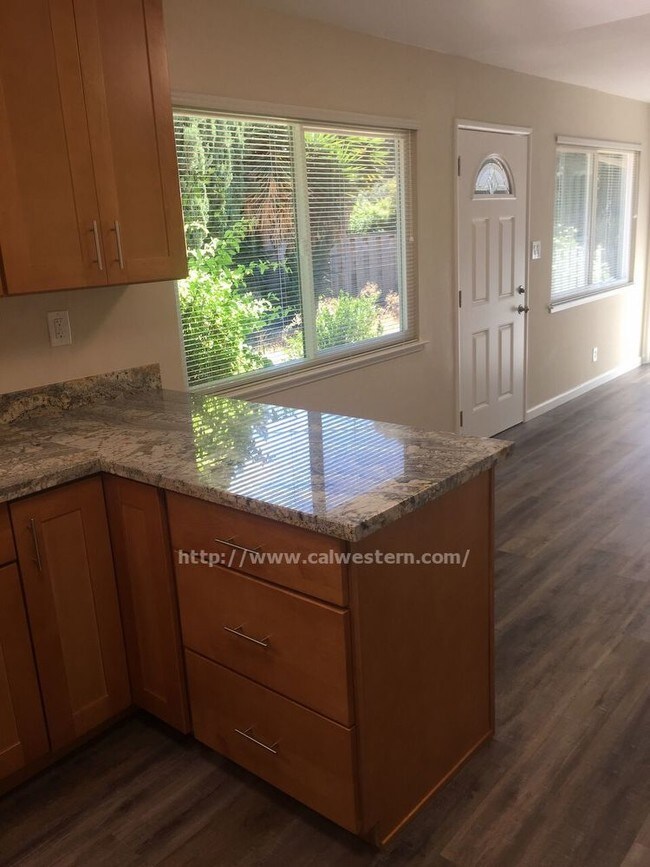 Building Photo - 3272 Rustic Dr