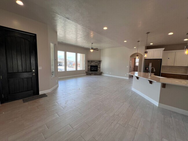 Foto del edificio - 3 Bed 2 Bath Home in Hurricane