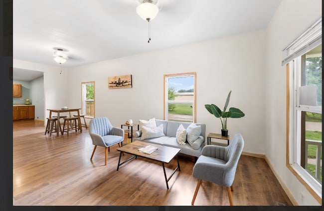 Building Photo - 123 King St