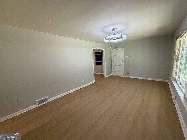 Building Photo - 2726 Hollywood Dr