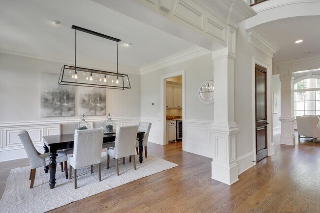 Building Photo - 453 Londonberry Rd NW