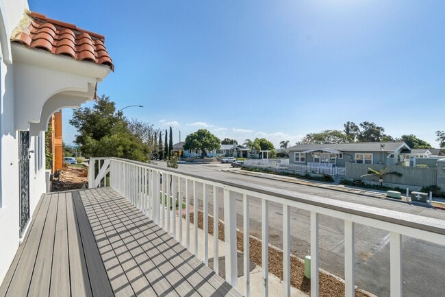 Building Photo - Elevated Golden Hill 2BR with Southwesterly Views & Detached Garage