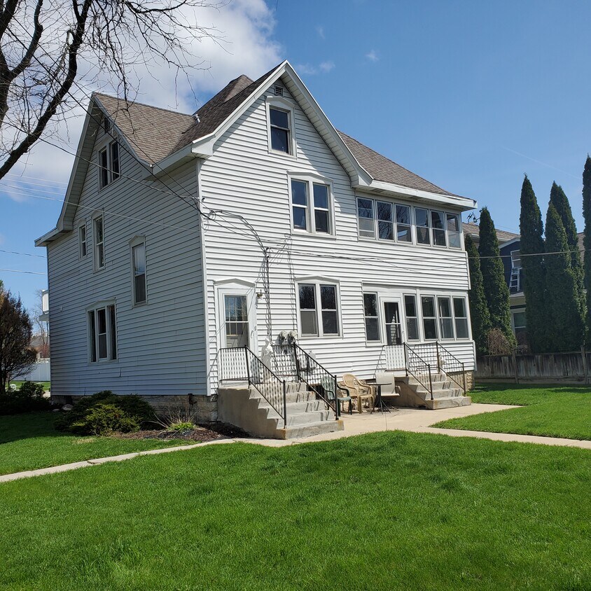 Foto principal - 901 E Main St
