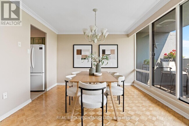 Photo du bâtiment - 3555-3555 Bathurst St