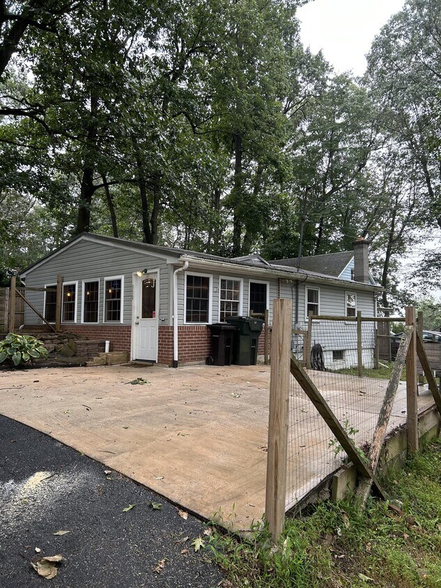 Primary Photo - 310 Winterstown Rd