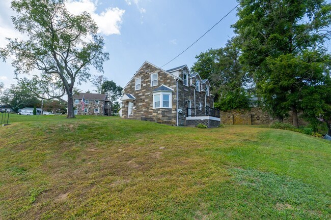 Foto del edificio - Rare 4 bed Gem in Marple Newtown