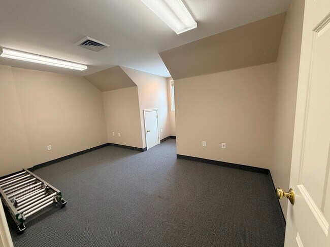 Building Photo - 116 E Main St