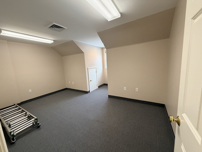 Foto del edificio - 116 E Main St