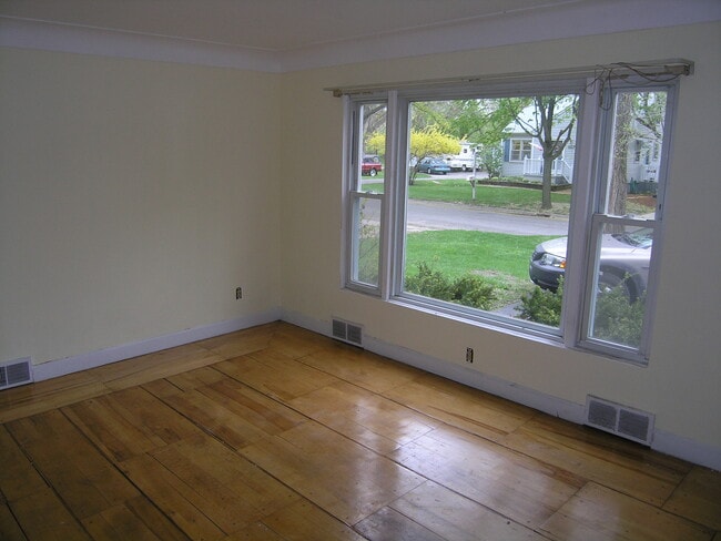 Building Photo - 1343 Rosewood St