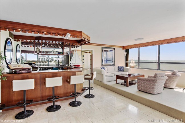 Foto del edificio - 1 Grove Isle Dr