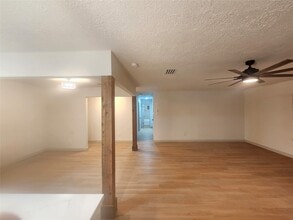 Building Photo - 4906 Valleyview Dr