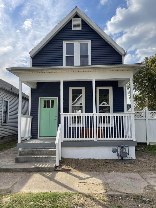 Primary Photo - 520 Hess Ave