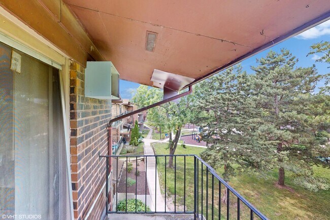 Foto del edificio - 2432 Waterbury Dr