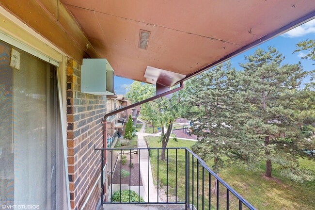 Building Photo - 2432 Waterbury Dr