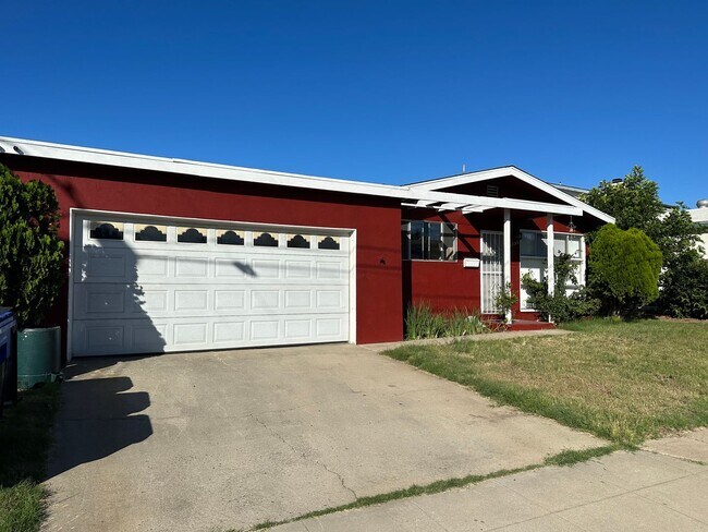 Building Photo - 3 Bedroom 1.5 Bath Rolando Park