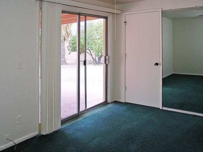 Foto del edificio - 2422 E 4th St