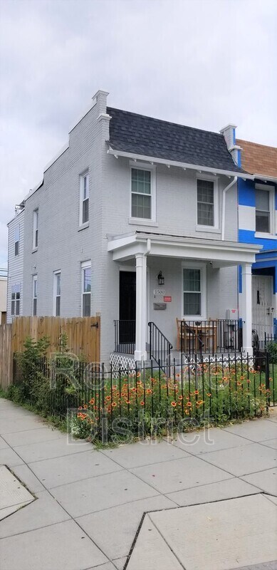 Primary Photo - 1500 Montello Ave NE