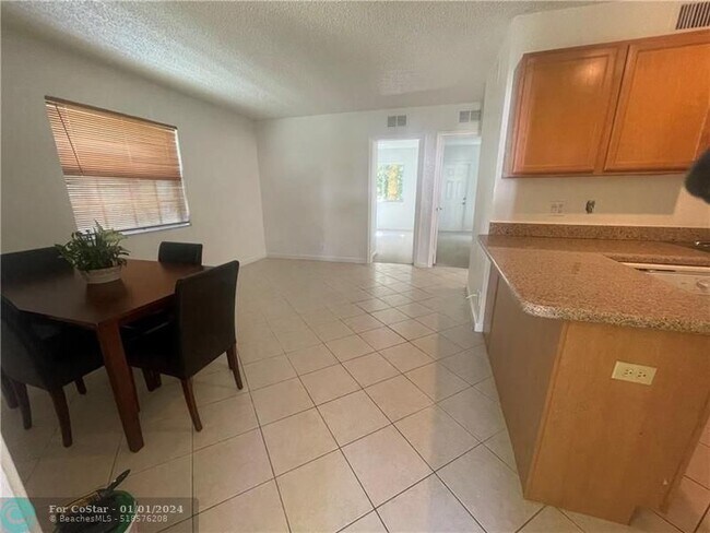 Foto del edificio - 2660 NE 8th Ave