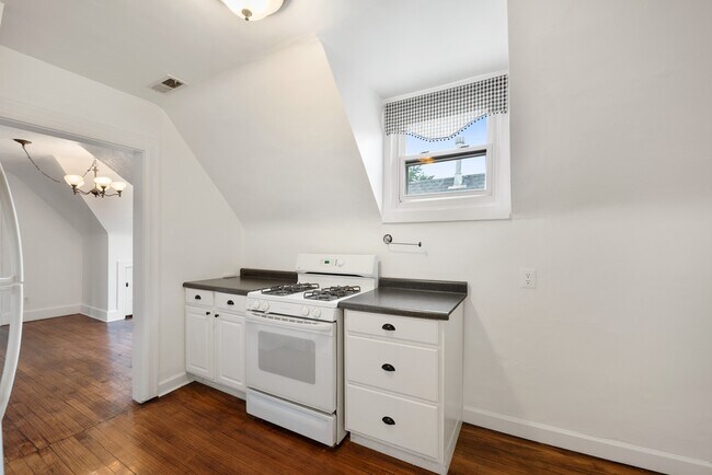 Foto del edificio - 1747 W Newport Ave