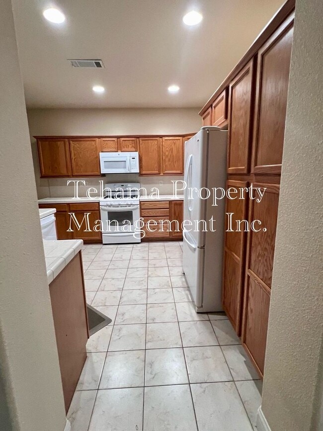 Foto del edificio - Beautiful 3 bedroom 2 bath home in Red Bluff