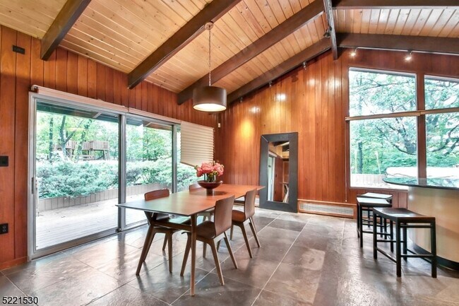 Building Photo - 628 Highland Ave