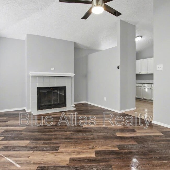 Foto del edificio - 1009 W Hills Terrace