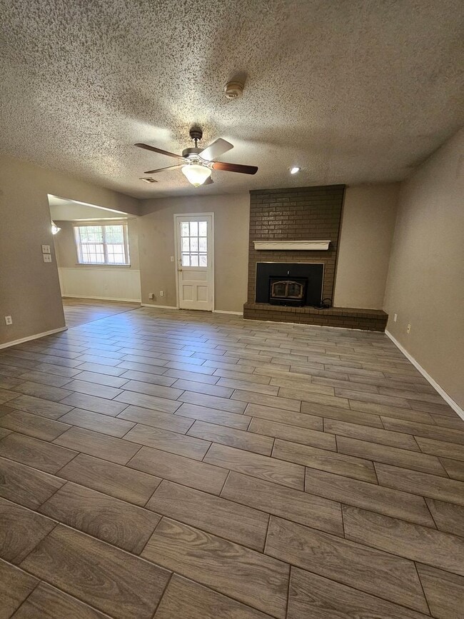 Building Photo - (3) Bed/(2) Bath in South OKC! Storm Shelt...