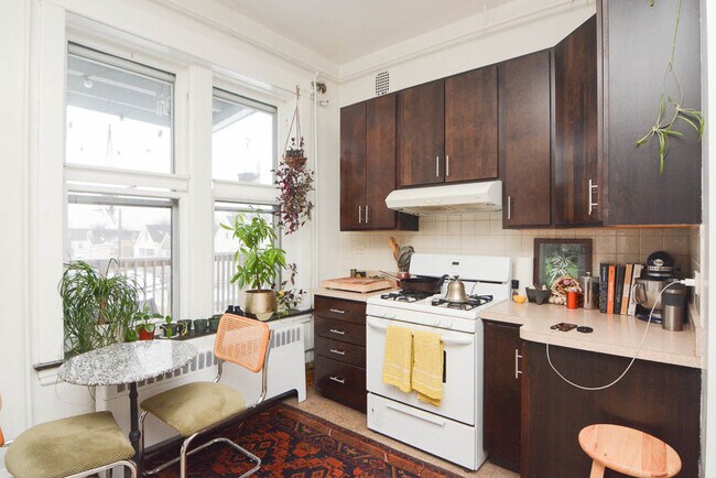 Building Photo - 3616 W Wrightwood Ave