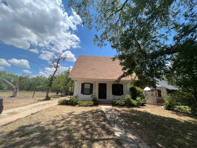 Building Photo - Cute 3-bedroom, 2-bath