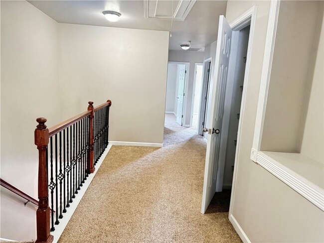 Building Photo - 5025 Sherwood Way