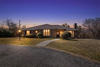 Building Photo - 180 Annetta Rd